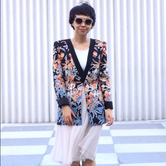 BCBG Floral Blazer - Picture 6 of 8